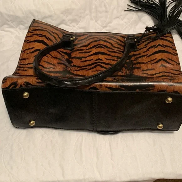 Patricia Nash leather bag 13 inches wide 9.5 inches deep 5 inches base - Picture 5 of 5